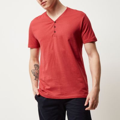 Dark red Y-neck t-shirt